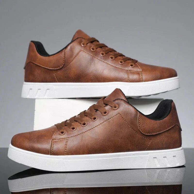 Zapatillas de piel clásicas